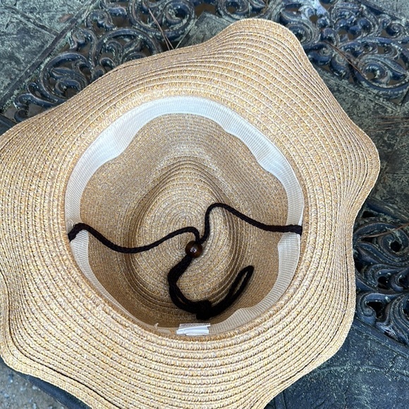 - Summer cowboy hat. With removable hat band.
